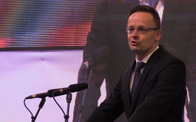 Szerződésaláírás a III. pályázati kör nyerteseivel (képek)