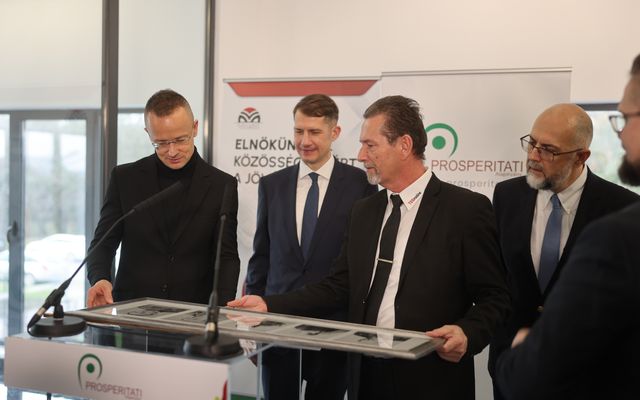 Tosmasine Kft. kiemelt jelentőségű közepes gazdasági fejlesztés ünnepélyes átadása 