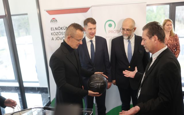 Tosmasine Kft. kiemelt jelentőségű közepes gazdasági fejlesztés ünnepélyes átadása 