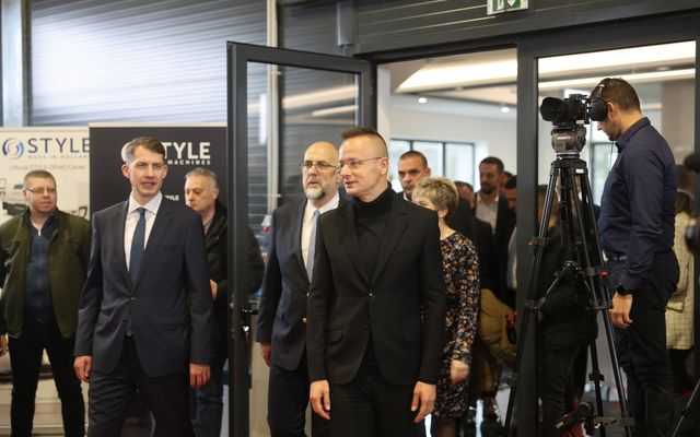 Tosmasine Kft. kiemelt jelentőségű közepes gazdasági fejlesztés ünnepélyes átadása 