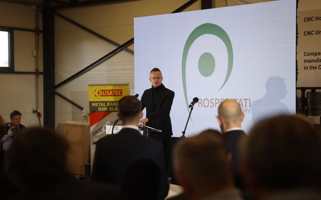 Tosmasine Kft. kiemelt jelentőségű közepes gazdasági fejlesztés ünnepélyes átadása 