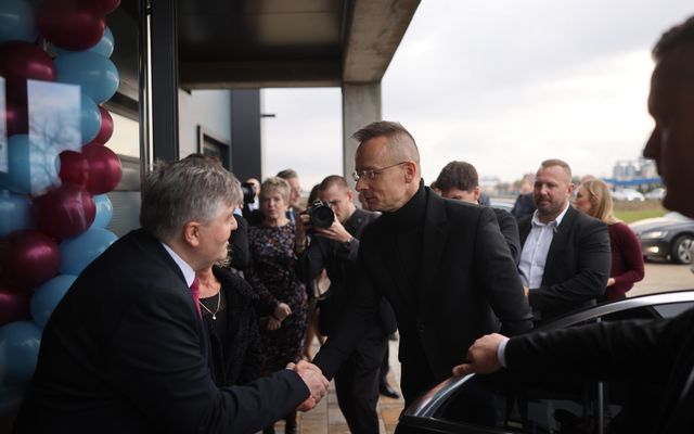 Eurotextil közepes és nagyléptékű gazdasági fejlesztés ünnepélyes átadása 