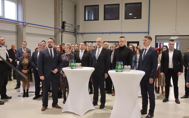 Eurotextil közepes és nagyléptékű gazdasági fejlesztés ünnepélyes átadása 