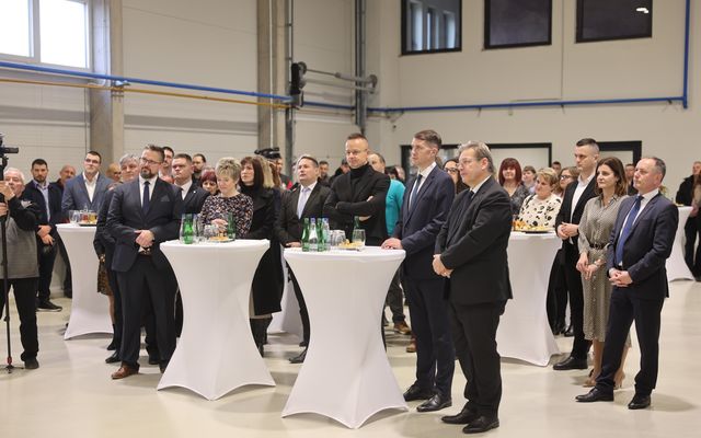 Eurotextil közepes és nagyléptékű gazdasági fejlesztés ünnepélyes átadása 