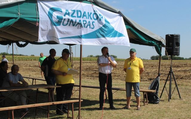 Szántóverseny és mezőgazdasági gépek kiállítása Gunaras (képek)