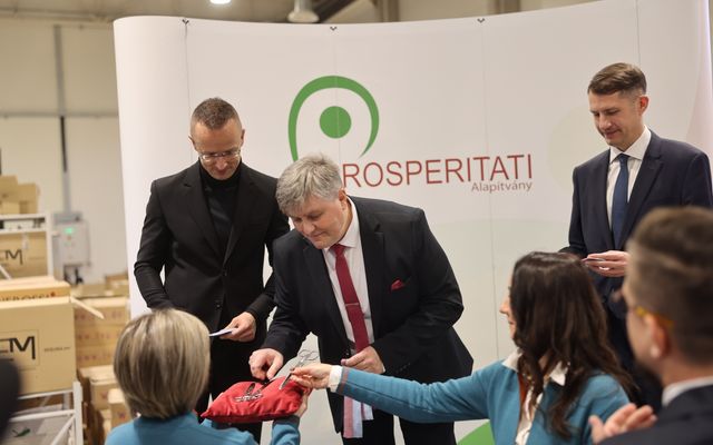 Eurotextil közepes és nagyléptékű gazdasági fejlesztés ünnepélyes átadása 