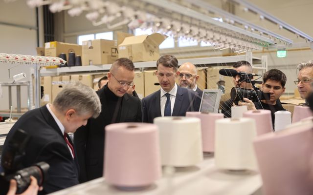 Eurotextil közepes és nagyléptékű gazdasági fejlesztés ünnepélyes átadása 