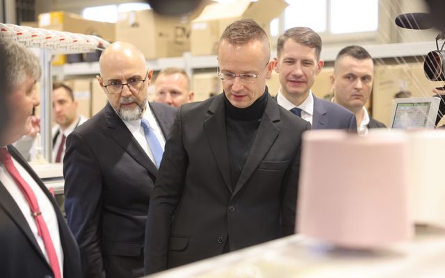 Eurotextil közepes és nagyléptékű gazdasági fejlesztés ünnepélyes átadása 