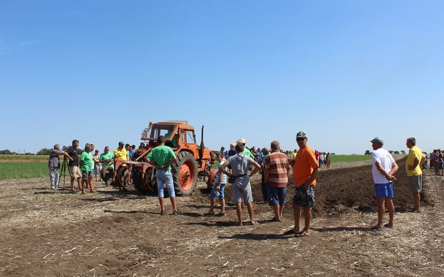 Szántóverseny és mezőgazdasági gépek kiállítása Gunaras (képek)