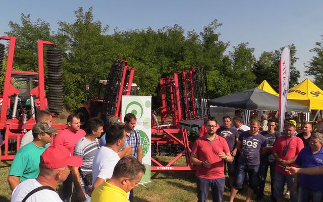 Mezőgazdasági gépkiállítás Kispiacon (képek)