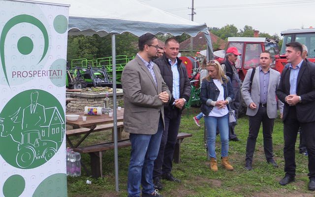 Szüreti napok és Prosperitati gépbemutató Hajdújáráson (képek)