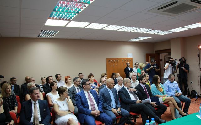 Sajtótájékoztató és szerződésaláírás, Szabadka (képek)