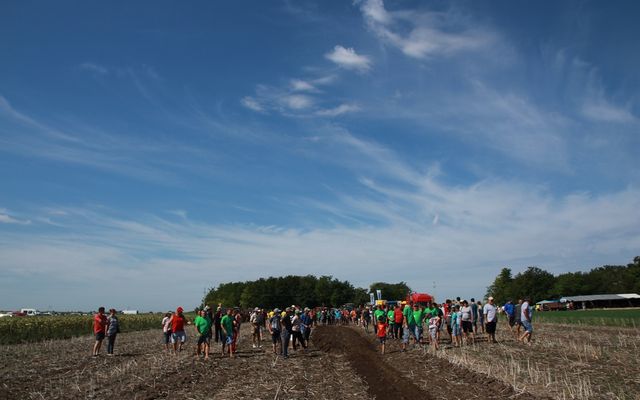 Szántóverseny és mezőgazdasági gépek kiállítása Gunaras (képek)