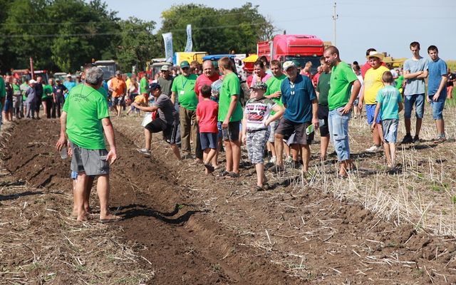 Szántóverseny és mezőgazdasági gépek kiállítása Gunaras (képek)