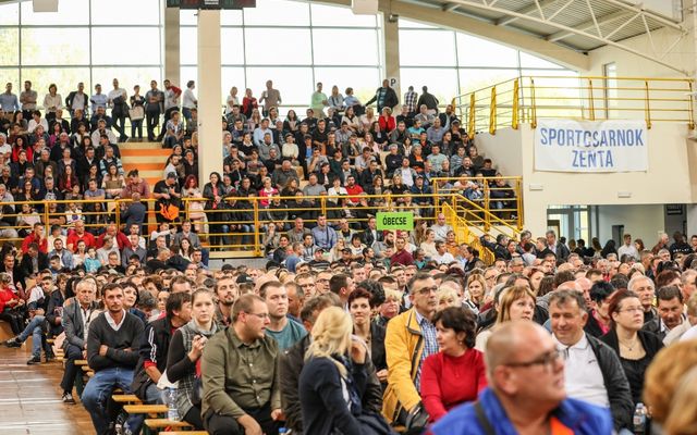 Ünnepélyes szerződésaláírás Zentán (képek)