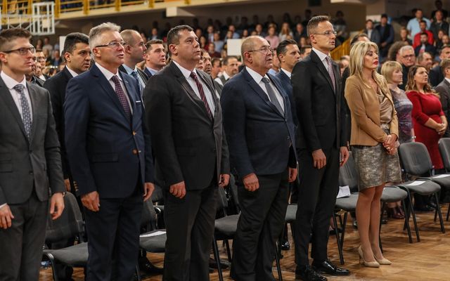 Ünnepélyes szerződésaláírás Zentán (képek)