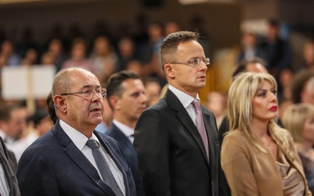 Ünnepélyes szerződésaláírás Zentán (képek)