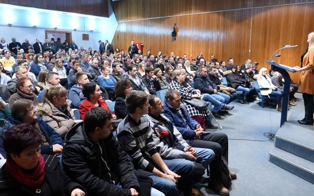 Ünnepélyes szerződésaláírás (képek)