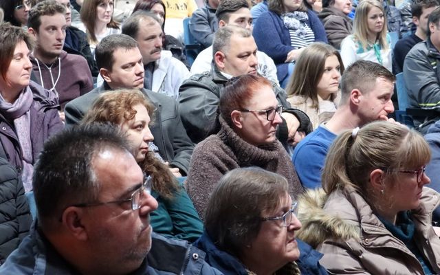 Ünnepélyes szerződésaláírás (képek)