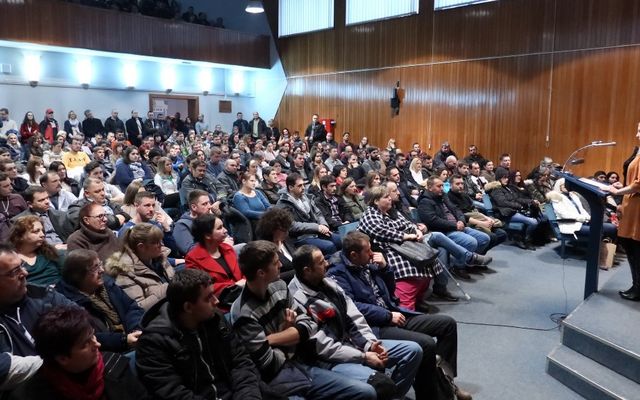 Ünnepélyes szerződésaláírás (képek)