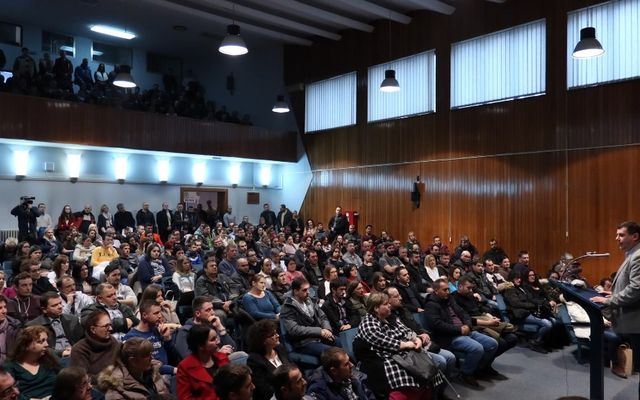 Ünnepélyes szerződésaláírás (képek)