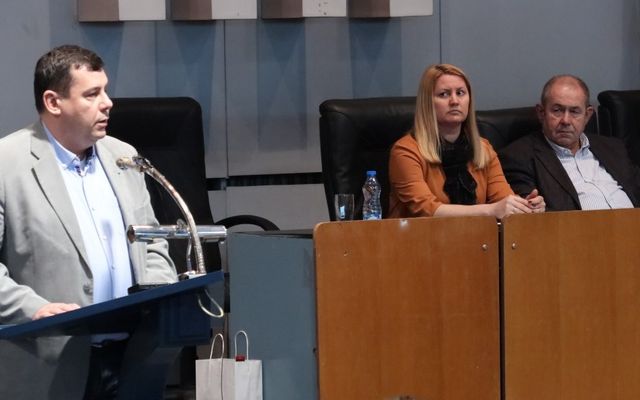 Ünnepélyes szerződésaláírás (képek)