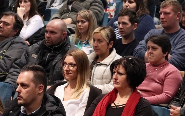 Ünnepélyes szerződésaláírás (képek)