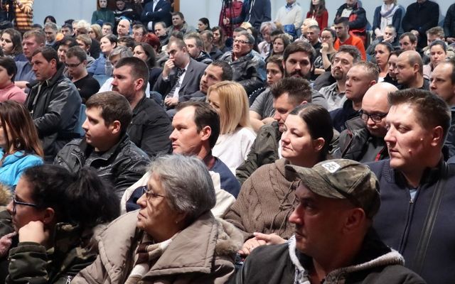 Ünnepélyes szerződésaláírás (képek)