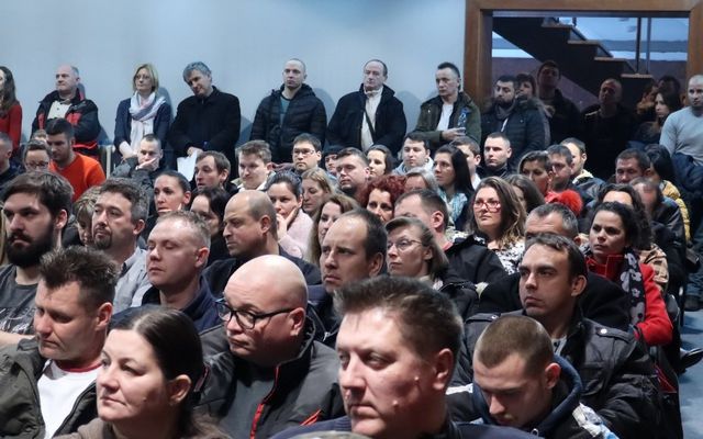 Ünnepélyes szerződésaláírás (képek)