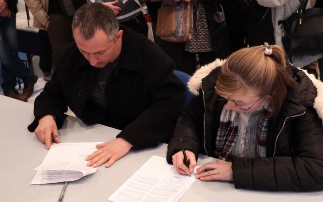 Ünnepélyes szerződésaláírás (képek)