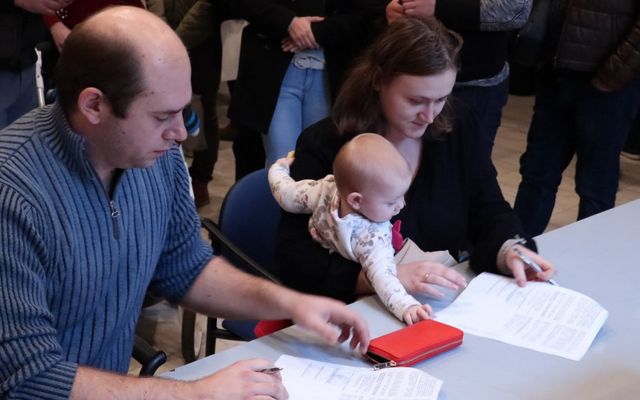 Ünnepélyes szerződésaláírás (képek)