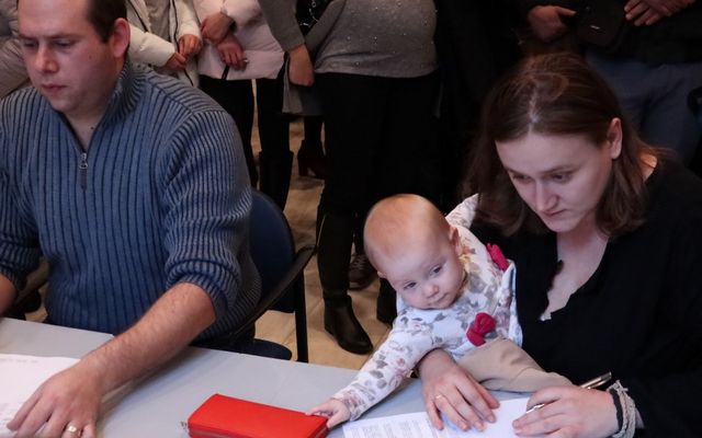 Ünnepélyes szerződésaláírás (képek)