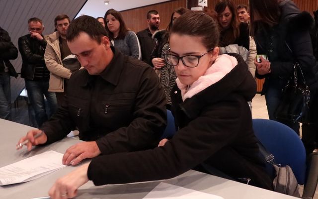 Ünnepélyes szerződésaláírás (képek)