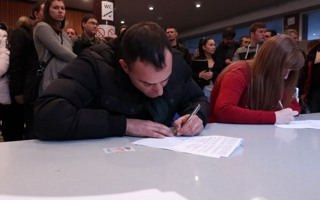 Ünnepélyes szerződésaláírás (képek)