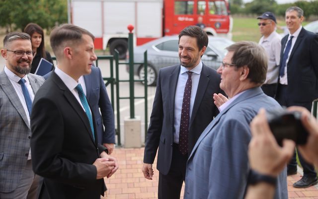 Ünnepélyes szerződésaláírás Magyarkanizsán