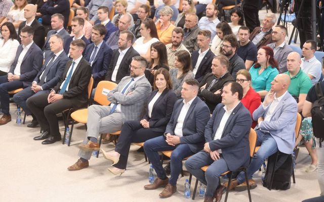 Ünnepélyes szerződésaláírás Magyarkanizsán