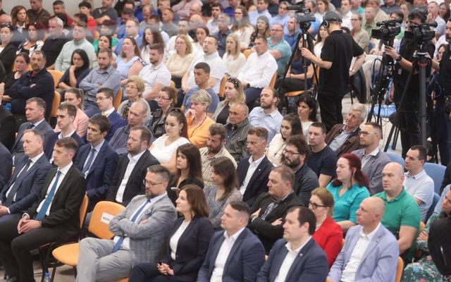 Ünnepélyes szerződésaláírás Magyarkanizsán