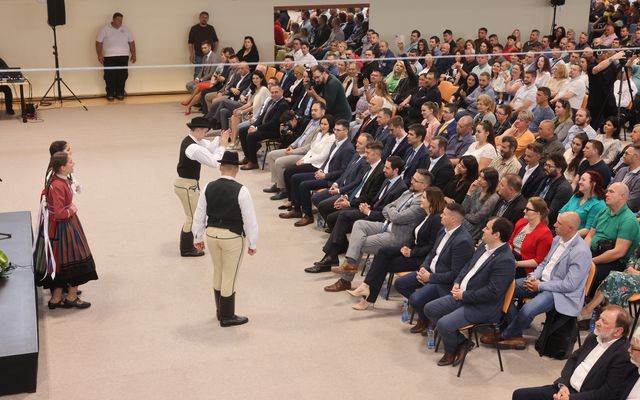 Ünnepélyes szerződésaláírás Magyarkanizsán