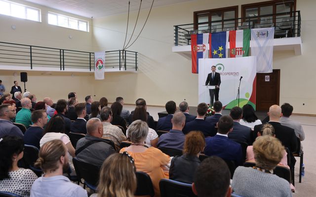 Ünnepélyes szerződésaláírás Magyarkanizsán