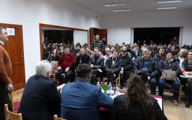 V. pályázati körrel kapcsolatos tájékoztató lakossági fórum Csókán (képek)