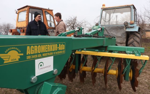 Mezőgazdasági gépkiállítás Zentagunarason (képek)