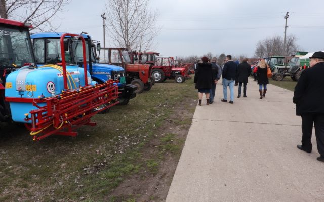 Mezőgazdasági gépkiállítás Zentagunarason (képek)