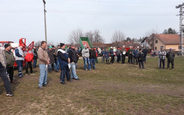 Mezőgazdasági gépkiállítás Zentagunarason (képek)