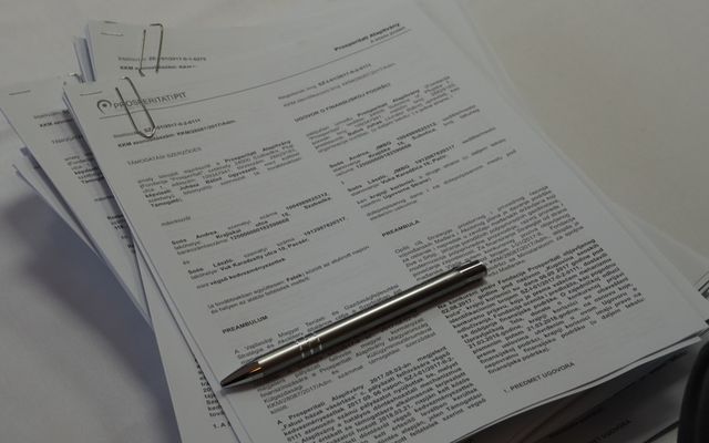 Szerződésaláírás a 4. pályázati körben meghirdetett – Falusi házak vásárlását célzó vissza nem térítendő támogatás kapcsán (képek)