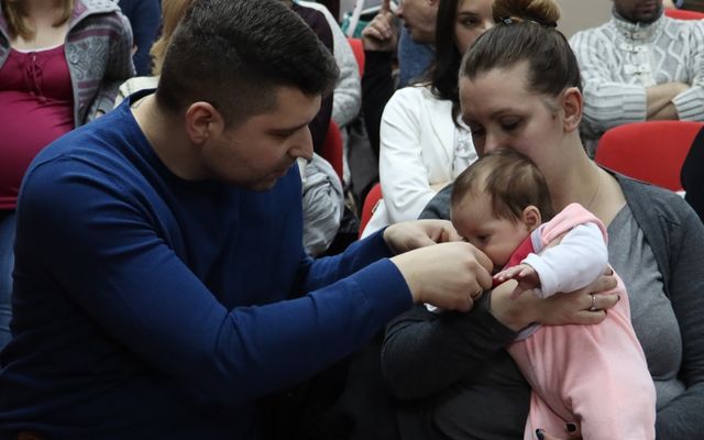 Szerződésaláírás a 4. pályázati körben meghirdetett – Falusi házak vásárlását célzó vissza nem térítendő támogatás kapcsán (képek)