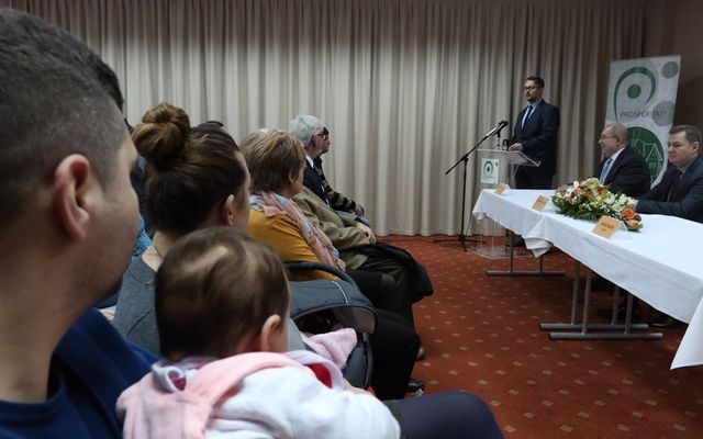 Szerződésaláírás a 4. pályázati körben meghirdetett – Falusi házak vásárlását célzó vissza nem térítendő támogatás kapcsán (képek)