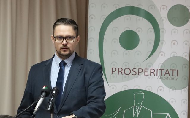 Szerződésaláírás a 4. pályázati körben meghirdetett – Falusi házak vásárlását célzó vissza nem térítendő támogatás kapcsán (képek)