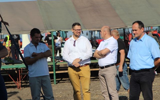 VIII. Zentai Aranybarázda Szántóverseny és Prosperitati mezőgazdasági gépbemutató (képek)
