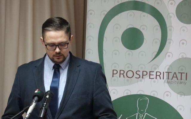 Szerződésaláírás a 4. pályázati körben meghirdetett – Falusi házak vásárlását célzó vissza nem térítendő támogatás kapcsán (képek)
