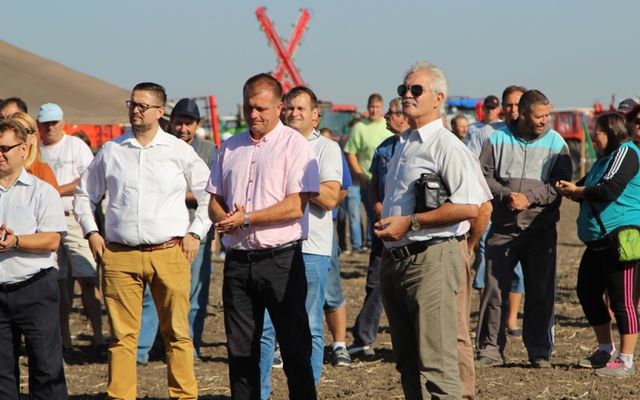 VIII. Zentai Aranybarázda Szántóverseny és Prosperitati mezőgazdasági gépbemutató (képek)